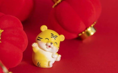 一只黑狗不叫不吼字谜答案,探寻“不叫不吼”的智慧象征