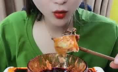 中国小姐姐吃南瓜宴视频,传统美食新演绎