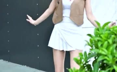 小姐姐穿蛇皮高跟鞋跳舞,小姐姐惊艳演绎时尚与活力的完美融合