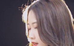 漂亮小姐姐翻唱一曲相思,小姐姐倾情演绎经典翻唱