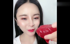 小姐姐吃网红奶包子视频,小姐姐的味蕾冒险之旅