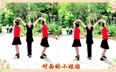 三人舞蹈对面的小姐姐,邂逅对面小姐姐的浪漫瞬间