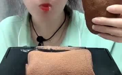 韩国小姐姐吃自制毛巾卷,韩国小姐姐的自制毛巾卷大揭秘