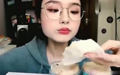 戴眼镜的韩国吃播小姐姐,韩国吃播小姐姐的美食之旅