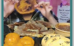 中国小姐姐吃南瓜宴视频,传统美食新演绎