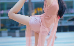 毕竟你小姐姐裸身体表演,毕竟你小姐姐的争议之旅
