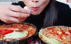 中国小姐姐吃南瓜宴视频,传统美食新演绎